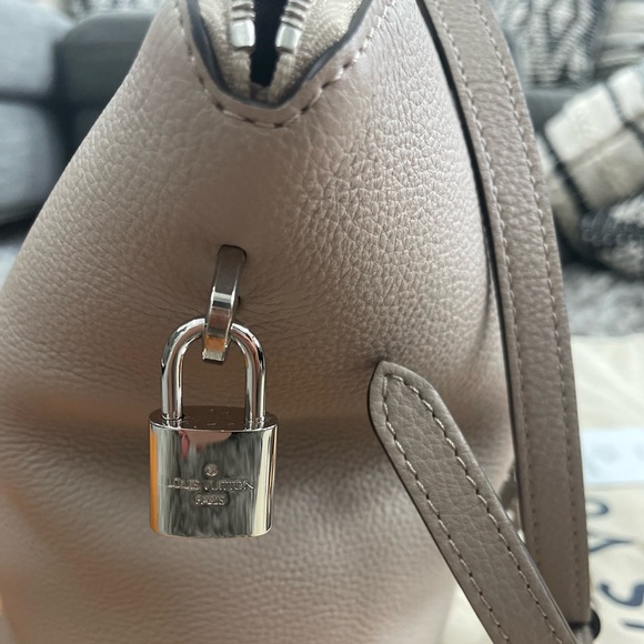 Louis Vuitton lockit PM Galet, NWT - Picture 5 of 16